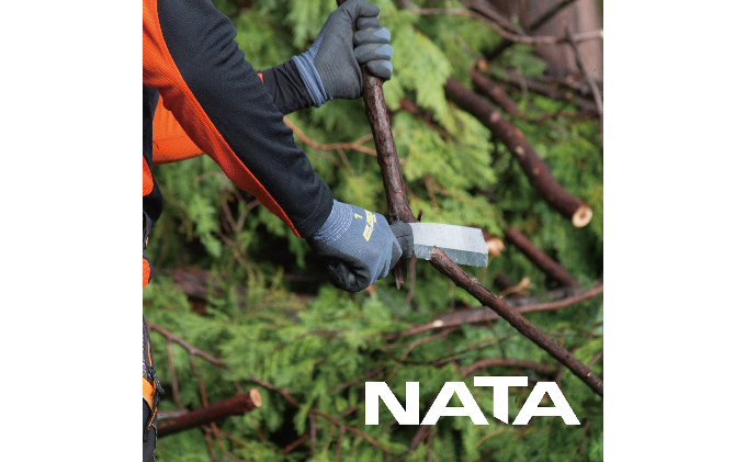 900-78　ゴム柄で滑らず、打ち付けても痛くない片刃 シルキーナタと折込鋸セットB