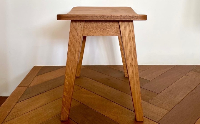 チャイルド スツール インテリア 家具 木製 いす チェアー オーク 化粧ベニヤオーク材 一級家具製作技能士 職人 精度の高い技術 洗練 デザイン