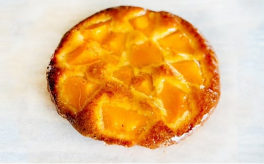 【ふるさと納税】 【 三田高原卵使用 黄桃タルト(ホール) 】 洋菓子 焼き菓子 ヘルシー スイーツ ギフト 贈答 お菓子 おやつ 数量限定 訳あり ふるさと納税 ふるさと 人気 おすすめ 送料無料 兵庫県 三田市 [3d28bae530026]