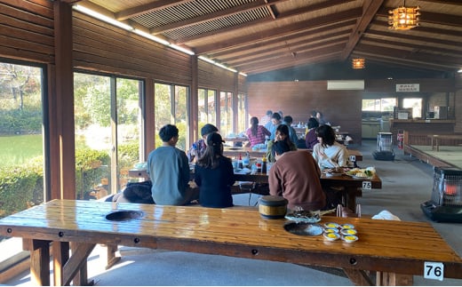 【ふるさと納税】 イワナニジマス釣り ペア バーベキュー食事券 ( イワナニジマス釣り(貸し竿・えさ付き・1尾) / 黒毛和牛・若鶏ペア食事券(黒毛和牛75g・若鶏100ｇ・焼き野菜・しい茸ご飯食べ放題)) 送料無料 兵庫県 三田市 [3d28bae220000]