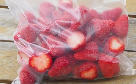 【ふるさと納税】 冷凍 いちご  1キロ 冷凍品 アイス 夏 苺 イチゴ ストロベリー 果物 スイーツ おやつ 冷たい 食品 ギフト  ふるさと納税 ふるさと 人気 おすすめ 送料無料 兵庫県 三田市 [3d28bae310006]