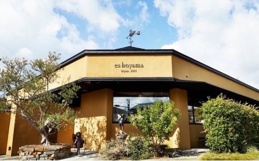 【ふるさと納税】 コヤマロール クラシックバター  ( 素焚糖 )  １本入り ロールケーキ エスコヤマ コヤマ スイーツ パティシエエスコヤマ ギフト お祝い 贈答品 中元 歳暮 ふるさと納税 ふるさと 人気 おすすめ 送料無料 兵庫県 三田市 [3d28bai150000]