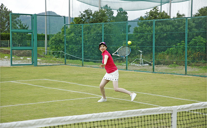 【関西唯一】天然芝テニスコート（1時間）利用券＋テニス