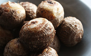  里芋 2025年産 絹里芋 おでん 煮物 おせち 無農薬 野菜類 さ