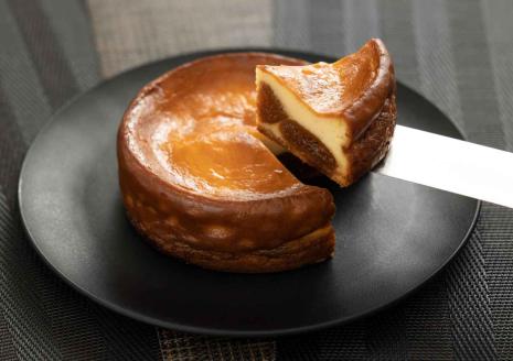基本の雪岡の「ベイクドチーズケーキ」と人気の「いちじくのチーズケーキ」2個セット