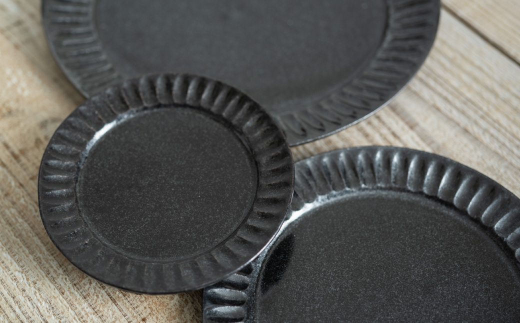 TANBASTYLE リムプレートセット（黒）） S・M・L 3枚セット 日本六古窯 丹波焼 立杭焼 人気食器 ワンプレート 大皿 パスタ皿 カレー皿 オムライス パスタプレート 高級 レストランの食器 ホテル食器 おしゃれ おすすめ シンプル 電子レンジ対応 食洗器対応 丹波スタイル