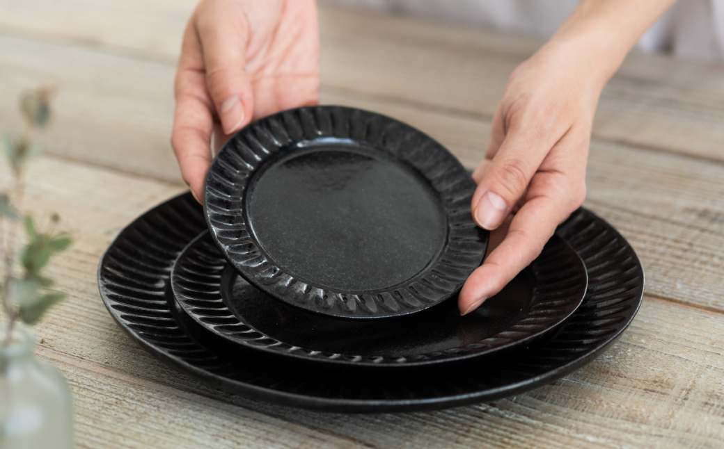 TANBASTYLE リムプレートセット（黒）） S・M・L 3枚セット 日本六古窯 丹波焼 立杭焼 人気食器 ワンプレート 大皿 パスタ皿 カレー皿 オムライス パスタプレート 高級 レストランの食器 ホテル食器 おしゃれ おすすめ シンプル 電子レンジ対応 食洗器対応 丹波スタイル