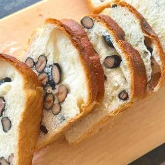 丹波篠山ふわもち山の芋の黒豆食パン2斤