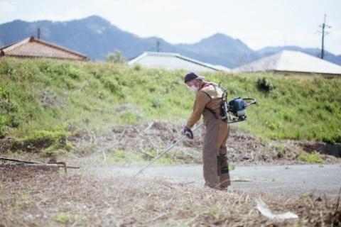 草刈り代行作業（351平方メートル～400平方メートル）