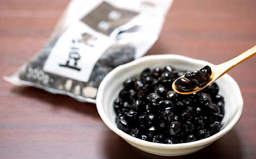 【2025年産 2025年12月中旬以降順次発送】丹波篠山産黒大豆300ｇ×3袋 兵庫県 丹波篠山市 乾物 黒豆 丹波黒 おせち用 煮豆 グルメ 高級 ブランド