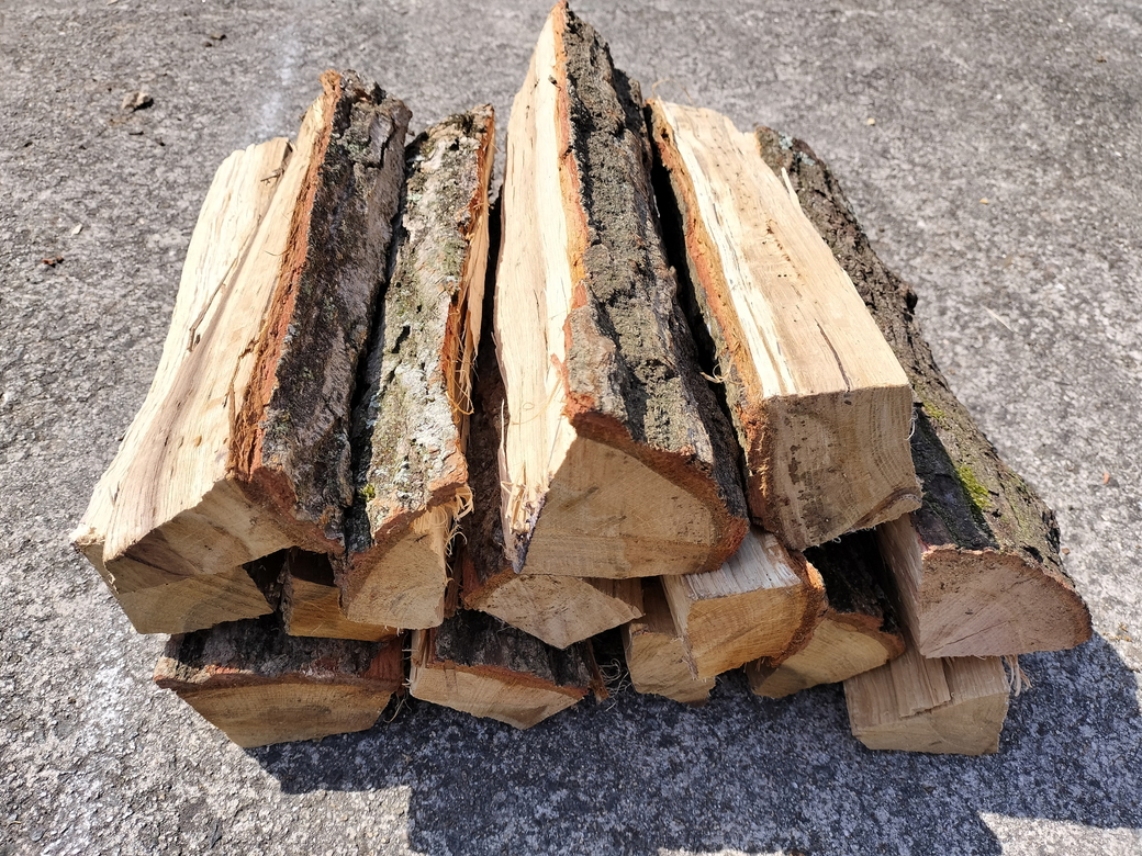 【2025年10月以降の発送】薪ストーブに最適、しっかり暖まる高級薪40cm　20kg