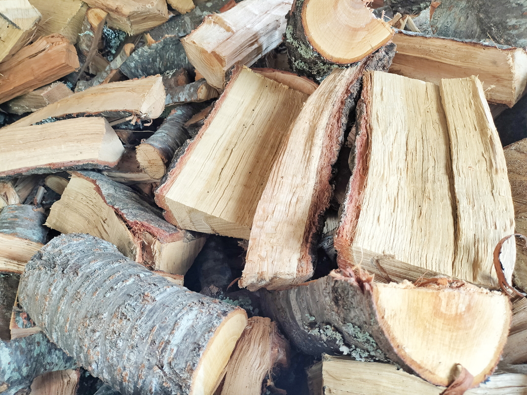 【2025年10月以降の発送】訳ありおトク便、端材ミックス薪20kg　25cm以下