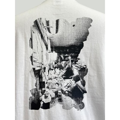 迫 風歌の「木を彫る人」/ T-shirt(バックプリント)・ユニセックス/ サイズL