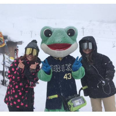 ハイパーボウル東鉢スキー場NO.2★大人ペアリフト券食事券付き【大人1日券2枚+食事券2枚】