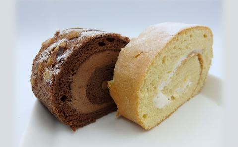 「和三盆ロールケーキ」と「ショコラナッツロールケーキ」