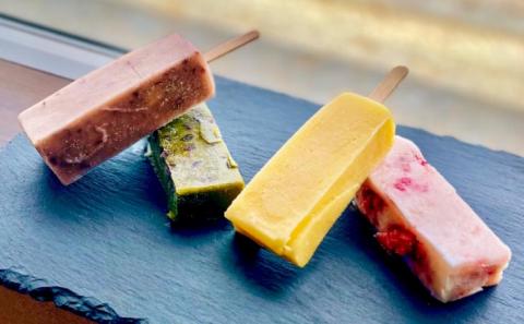 【菓子工房　菓のん】淡路島の素材を使った「くずもちアイス12本入り」