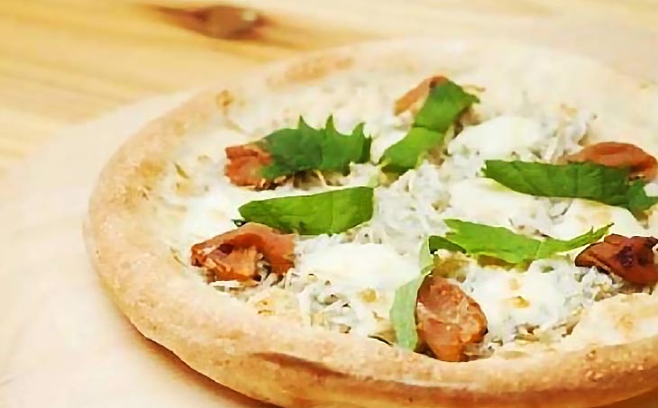 手作り極上冷凍ピザ「福良湾の釜揚げしらすと梅肉PIZZA」３枚セット