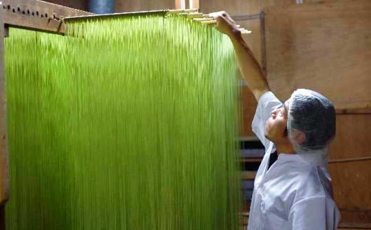 手延べ「鳴門わかめ　芽かぶそうめん」32把　木箱入り