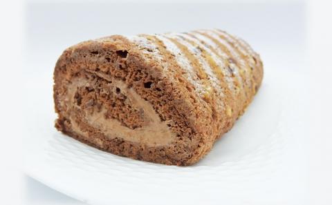 「和三盆ロールケーキ」と「ショコラナッツロールケーキ」