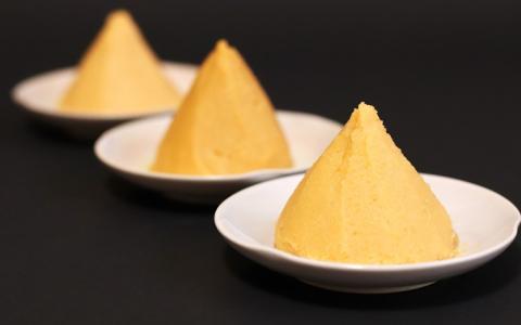 淡路島の糀味噌、厳選生みそ2種詰合せ【Aセット：吟醸甘味噌（減塩）・田舎味噌】