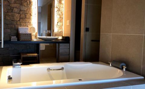 【ホテルアナガ】バルコニーコーナースイート 210号室 （オーベルジュステイ） 1泊2名様夕朝食付