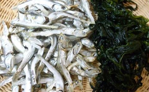 いりこ・塩わかめセット ［化粧箱入り]