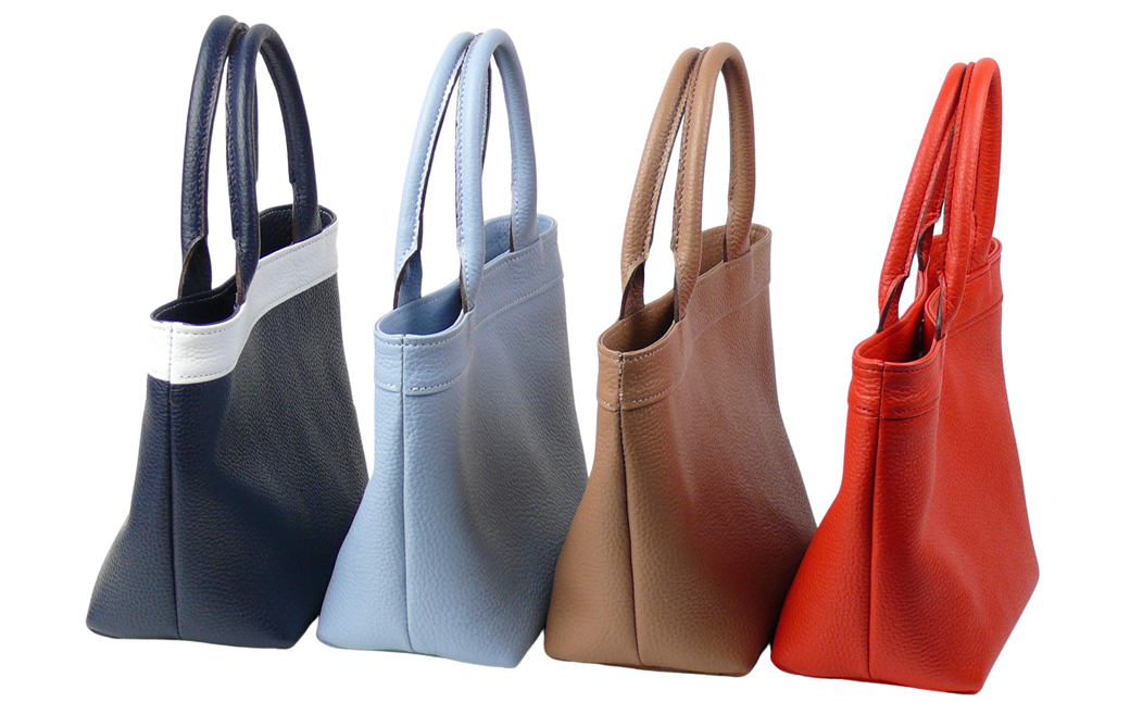 持つ人の雰囲気を引き立てる、シュリンク革製舟形トート