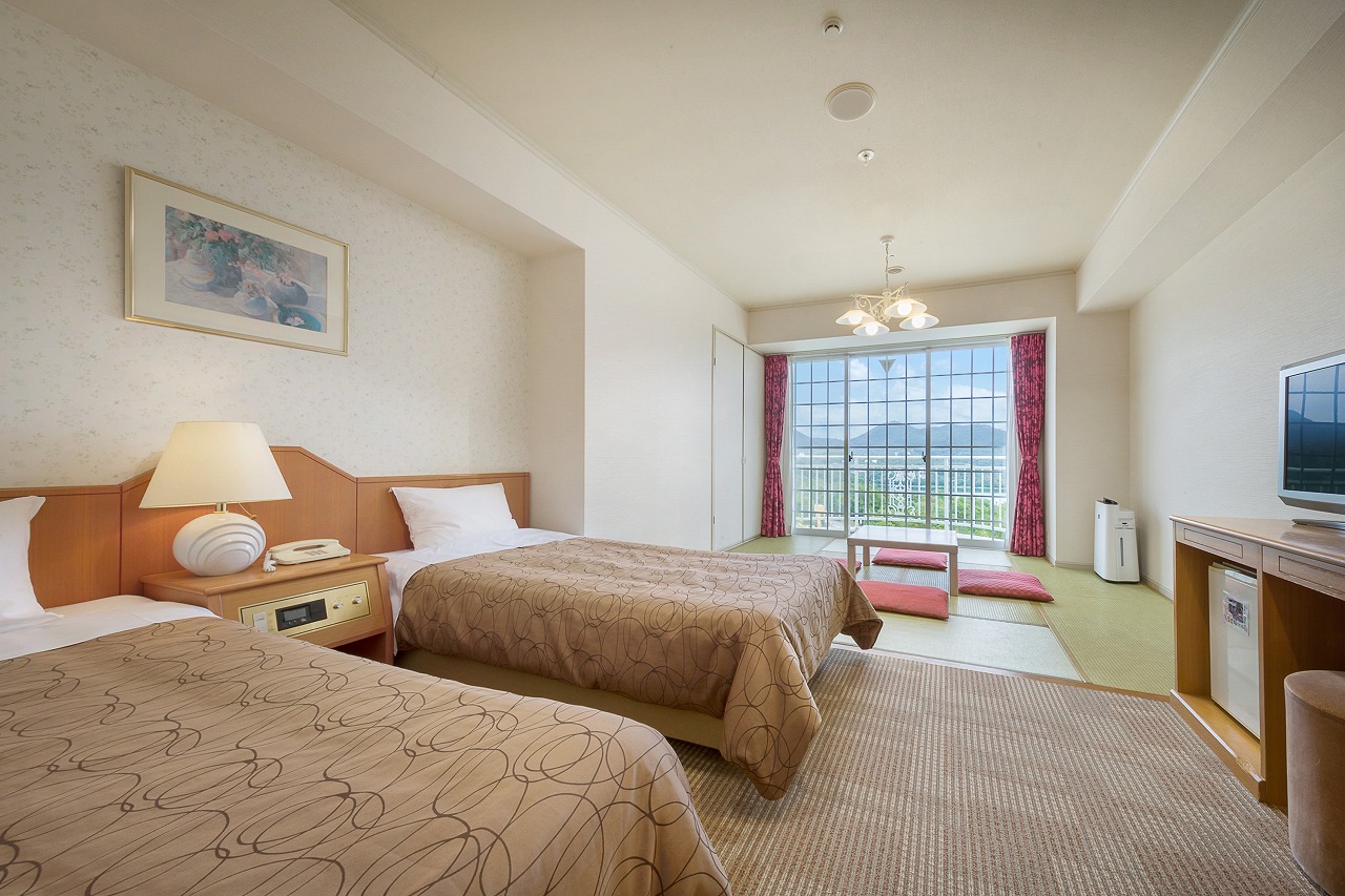 ホテルグリーンプラザ東条湖 1泊2食付き ペア 宿泊招待券（全日利用可）[ 宿泊券 宿泊チケット チケット 旅行 兵庫県 関西 加東市 ]