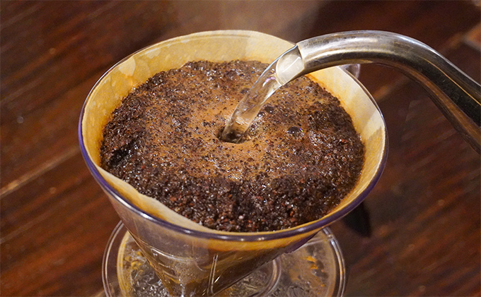 J-34【焙煎したてを当日直送】香り豊かな『壱枚乃絵ブレンド(中挽き)』200g×8袋