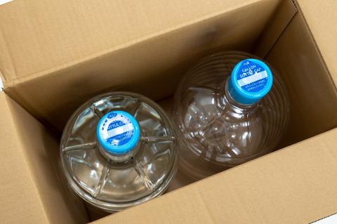 J-38　奥播磨の名水「ピュア」ラベルレスペットボトル