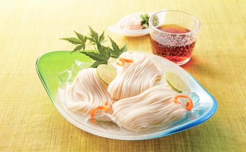 H-117【たつの市特産品】手延そうめん「揖保乃糸 金胡麻(70g×13束)」