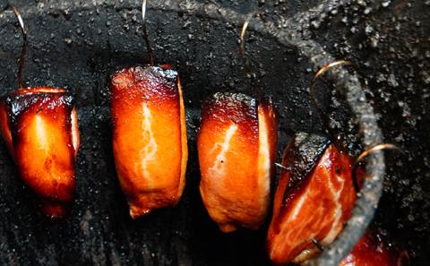 H-44  肉の山喜の『自家製つるし焼き豚(800g)』宮崎県産霧島山麓ポークを使用した“本物の焼き豚”を