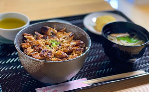 J-25 【紀州備長炭による手焼き】100年前に途絶えた味を復活させた伝説の「国産・焼き穴子(5本入り)」