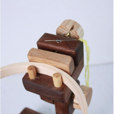 刺繍丸枠スタンド(ウォルナットC+)　丸ハンドル・針休め装備　グリップ2種付属　※丸枠は付属しません【配送不可地域：沖縄県】