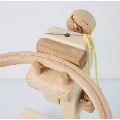 刺繍丸枠スタンド(ひのきC+)　丸ハンドル・針休め装備　グリップ2種付属　※丸枠は付属しません【配送不可地域：沖縄県】