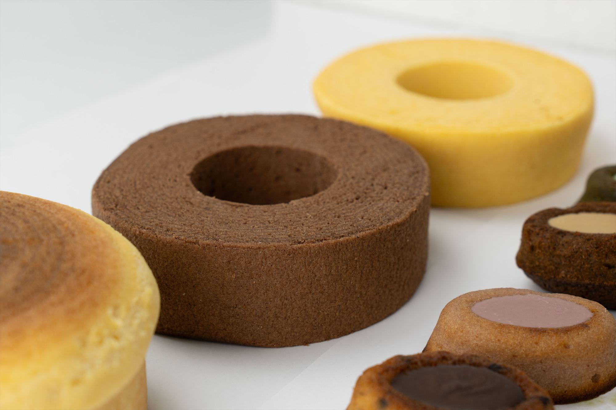 米菓バウム【ホール2】プレーン ショコラ 冷凍発送 グルテンフリー 米粉 米粉菓子 小麦不使用 バウムクーヘン しっとりなめらか 優しい甘さ [1324] 冷凍発送