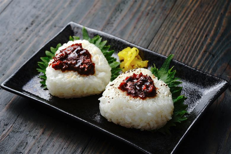 木桶仕込み、自然栽培味噌「結」4個と蔵主のこだわり味噌4個詰め合わせ[534]