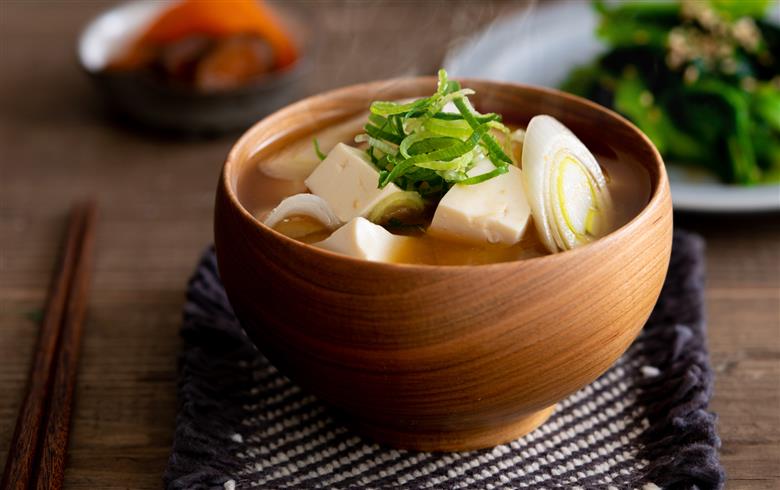 こだわりの国産丸大豆醤油（うす口3本、こい口3本）と蔵主のこだわり味噌詰め合わせ[527]