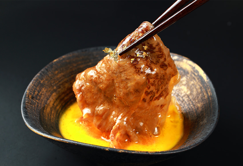 【和牛セレブ】神戸牛すき焼き(肩ロース）150g【黒折箱入り】[975]