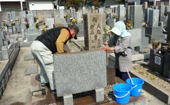 お墓のおそうじ（墓参り代行）