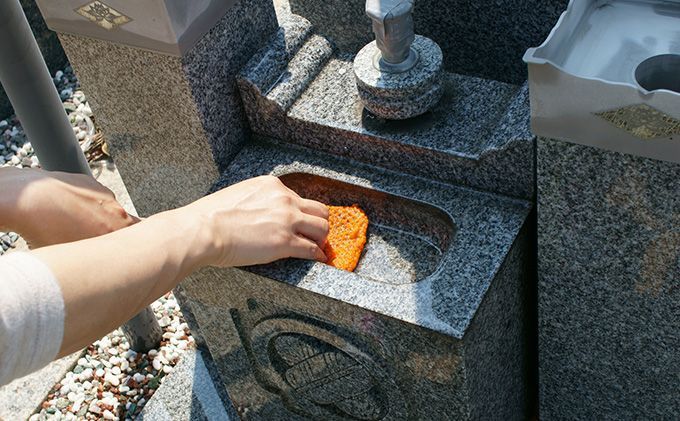 お墓のおそうじ（墓参り代行）