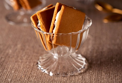 レーズンバターサンド「いち福神」（8枚入×2箱）009AD01N.