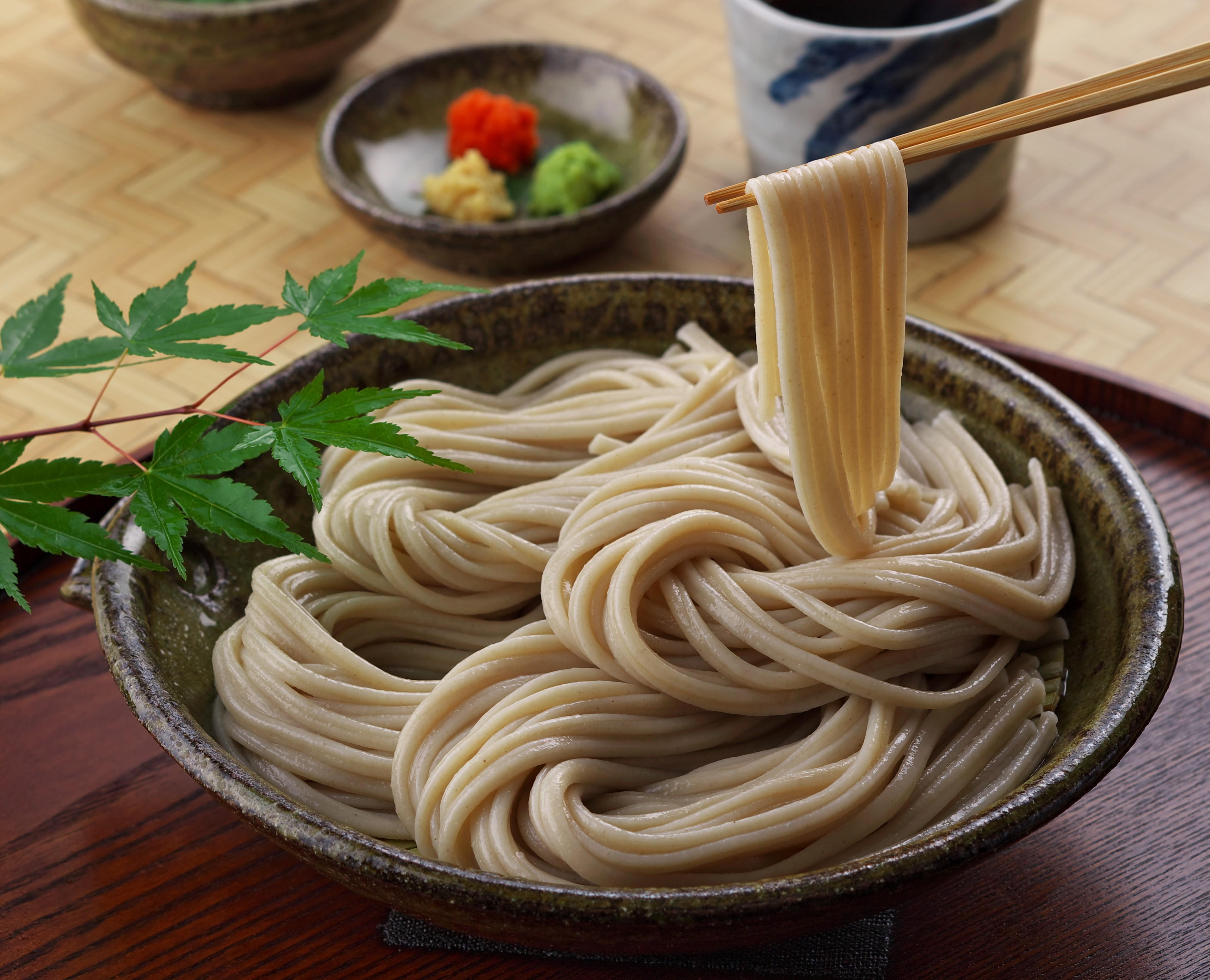 ガジロウ便【北海道・東北・九州】もちむぎ麺(4人前×2箱)どら焼き(10個) もちむぎ麺・どら焼き