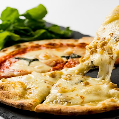 【パリッと薄焼きローマタイプ!】4種のチーズピッツァ2枚と定番のマルゲリータ2枚の計4枚セット【配送不可地域：離島】