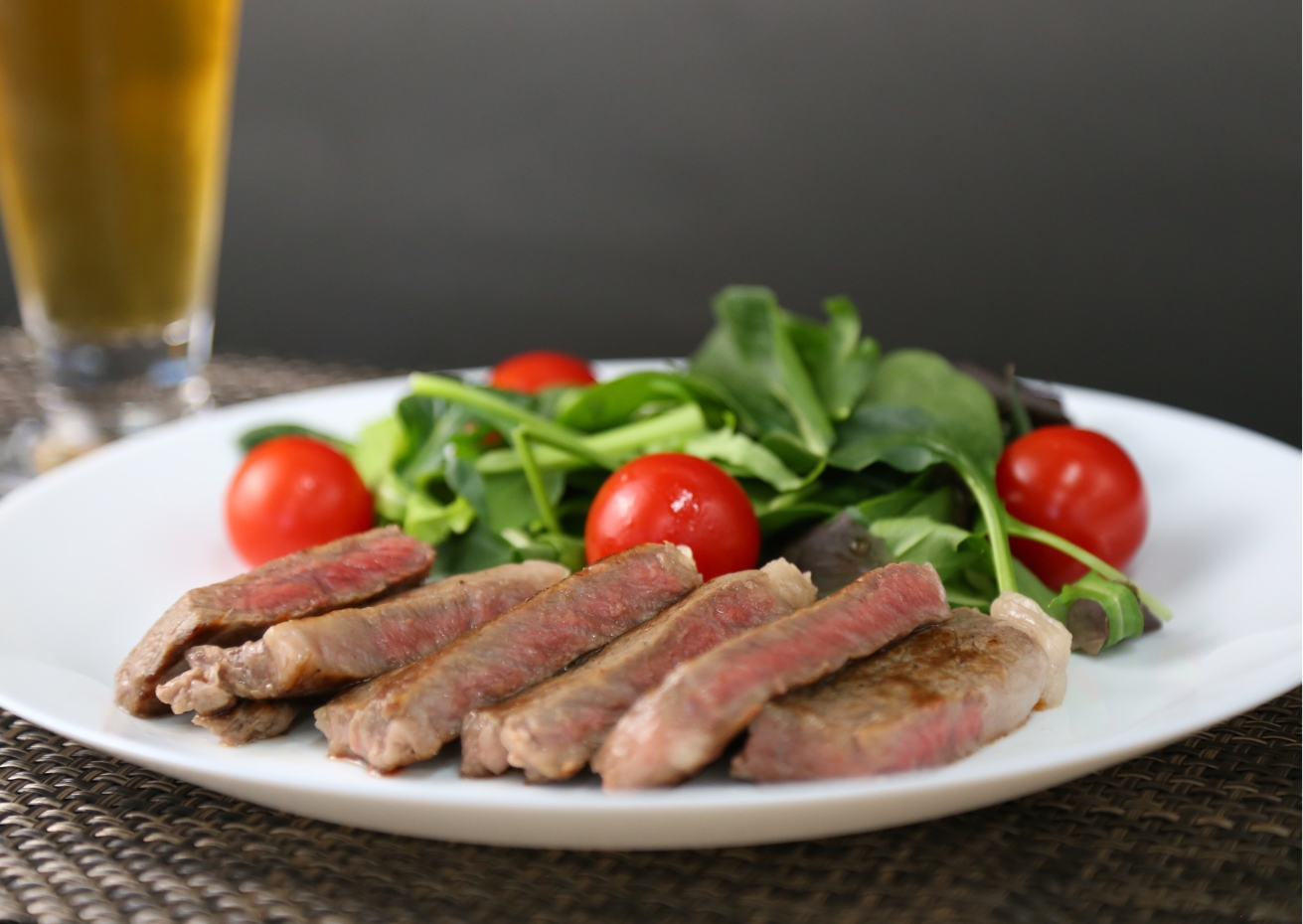 《12/21まで年内発送》【但馬牛 経産牛 サーロインステーキ 180g×2 合計360g】牛肉 ステーキ しゃぶしゃぶ すき焼き 焼肉 ブランド 和牛 冷凍 産地直送 兵庫県 但馬 神戸 香美町 村岡 牛将 村岡ファームガーデン 02-03