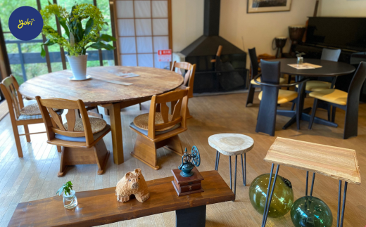 【kakayama hutte 1泊5人まで貸し切り素泊まり宿泊券】 田舎 のんびり リフレッシュ 山小屋 ロッジ風 貸し切り 宿 BBQ キャンプ 株式会社ヨキ 52-01 