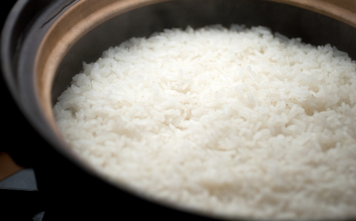 【先行予約】【村岡のお米 稲荷米（兵庫県香美町産コシヒカリ）10kg】【令和7年産新米】令和7年9月以降発送予定 兵庫県内トップクラスの食味 1000ｍ級の山々に囲まれた肥沃な土地と谷川の清流と棚田の相乗効果の結晶 20000円 55-05