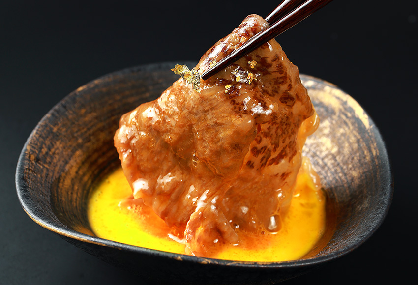 【和牛セレブ】【神戸牛すき焼き・しゃぶしゃぶスライス（ブリスケ）900g】冷凍 高級和牛 牛肉 和牛 牛 肉 神戸牛 ブリスケ 肩バラ しゃぶしゃ すき焼き 年末年始 パーティー ごちそう 和牛 国産 熱田 但馬牛 但馬 神戸 香美町 村岡 和牛セレブ 33000円 58-29