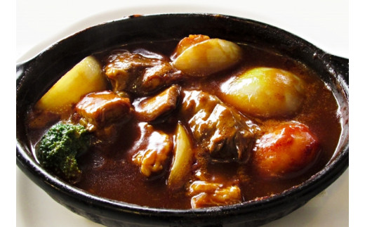 【神戸牛 煮込み用ブロック 300g（黒折箱入り）冷凍】箱入り ギフト 和牛 牛肉 ステーキ しゃぶしゃぶ すき焼き 焼肉 ふるさと納税で贈る至福の味わい！自慢の神戸牛をご自宅で堪能しませんか？ 大人気 ふるさと納税 キャンプ バーベキュー 年末年始 お盆 パーティー ボックス ごちそう 和牛 国産 但馬牛 但馬 神戸 香美町 村岡 和牛セレブ 14000円 58-16