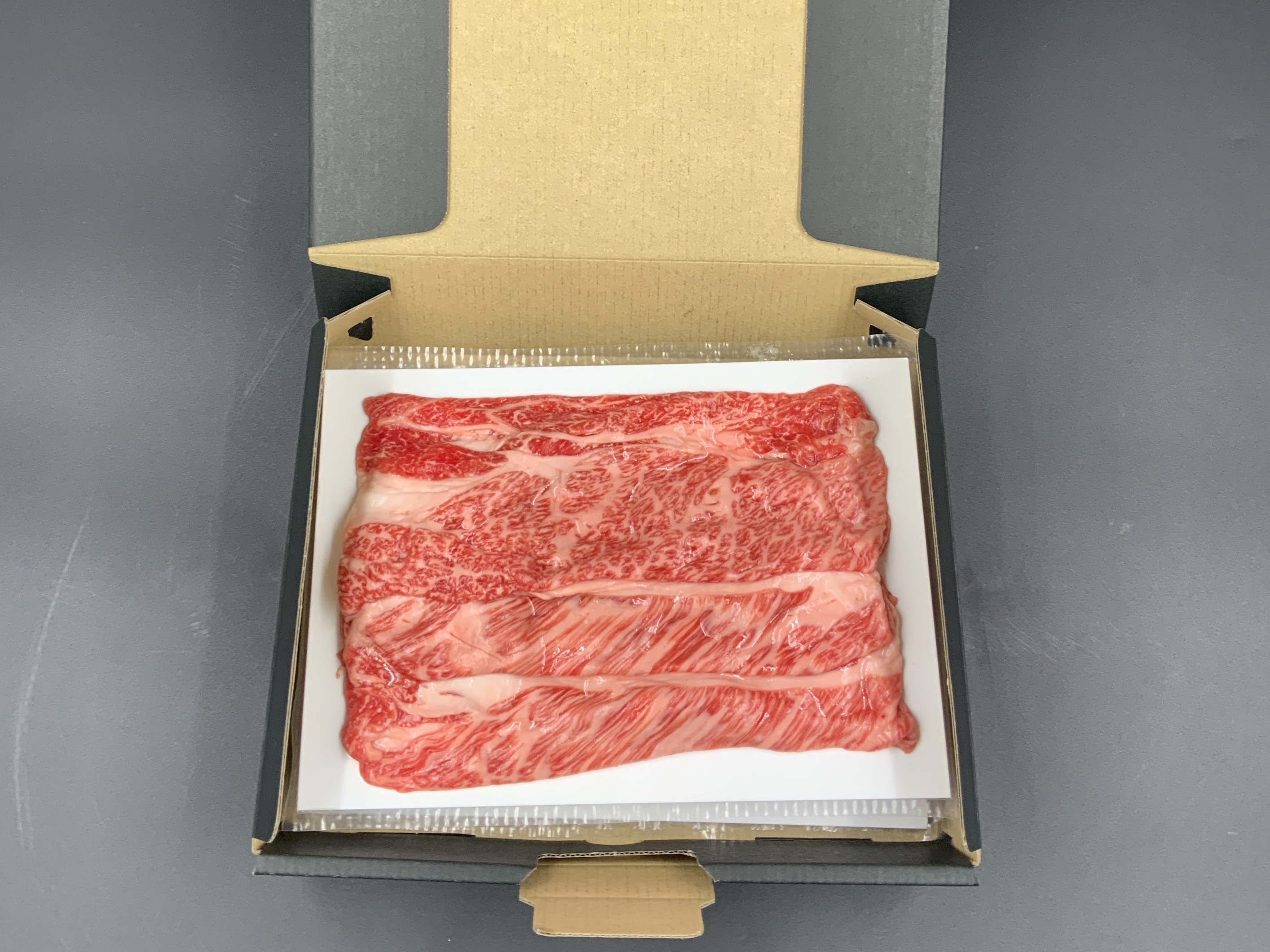 【高島屋選定品】【神戸牛 すき焼き（かたロース400g）】冷凍 神戸ビーフ 但馬牛 神戸牛 和牛 牛 牛肉 肩ロース すき焼き 人気 国産 お取り寄せ グルメ 但馬 神戸 冷凍 兵庫県 香美町 高島屋 33000円 79-06